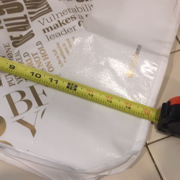 13x16x6” lululemon shopping tote - Picture 4 of 6